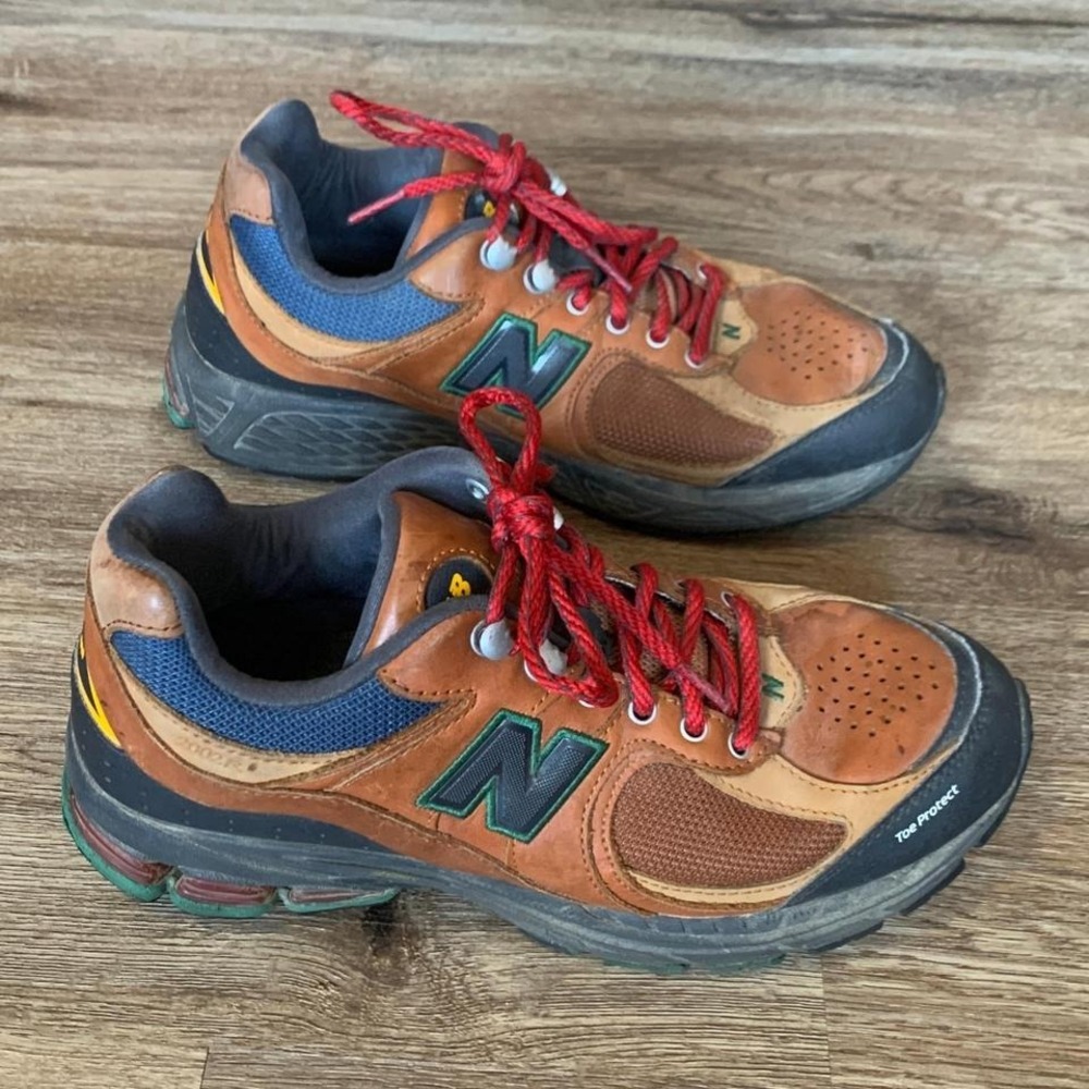 New Balance 2002R sneakers in hiking pack brown - size 8.5 mens